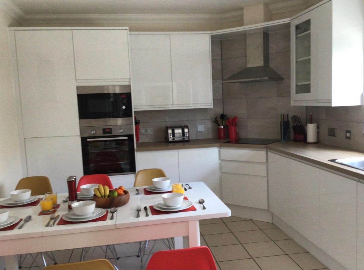 Rockmount Court Apartment Борнмът Екстериор снимка