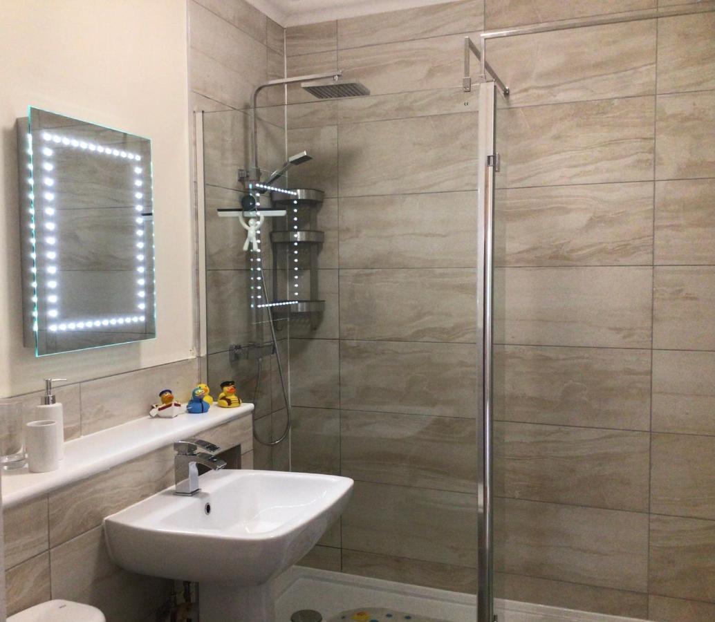 Rockmount Court Apartment Борнмът Екстериор снимка
